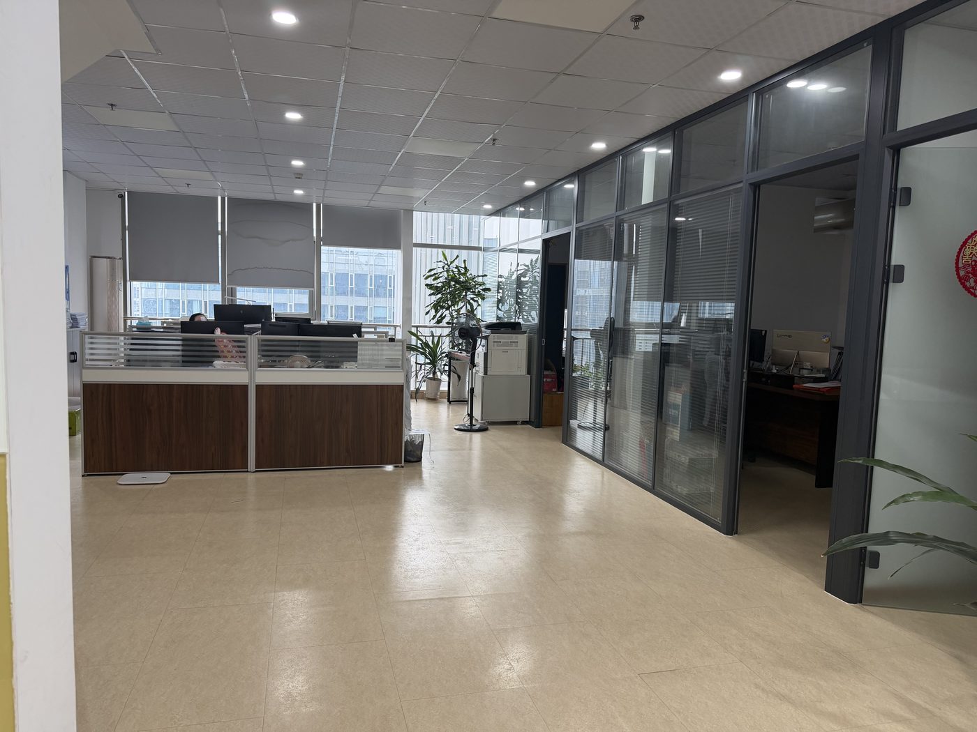 南京众业鑫科技有限公司前台与办公区实拍，南京江宁